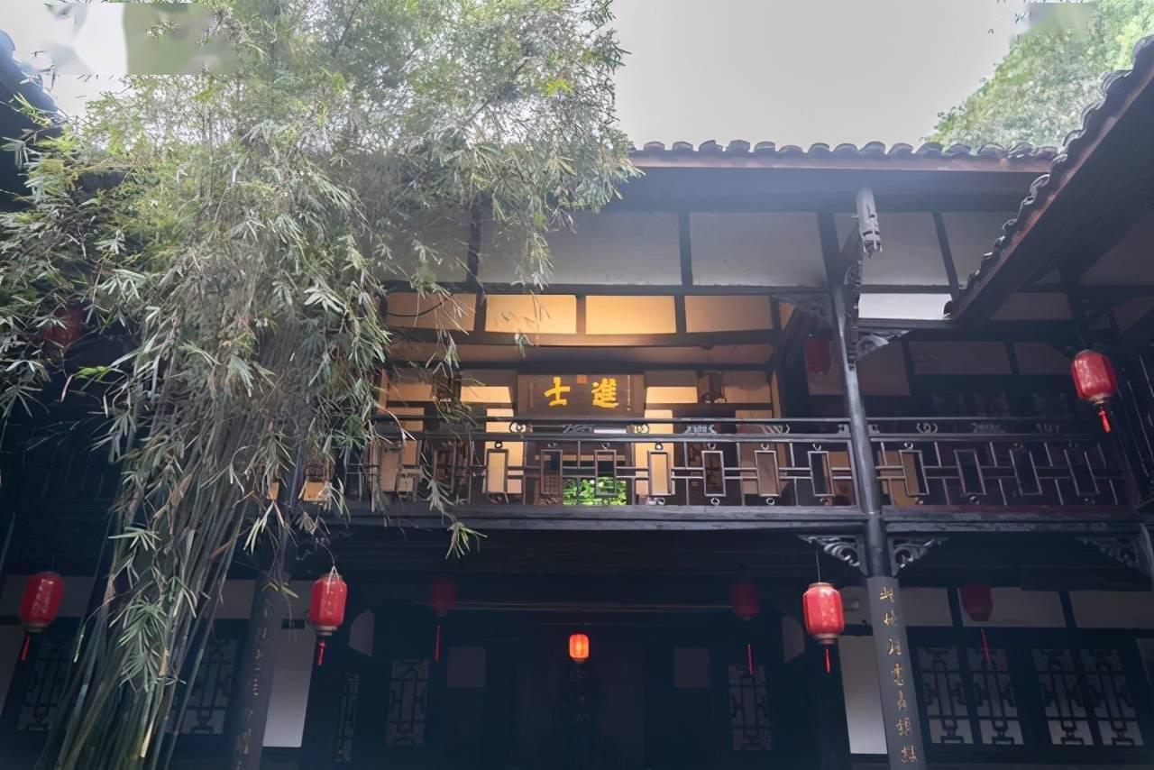 民警晨练时多看一眼抓了个贼，民警的记性为什么这么好呢？游戏画面